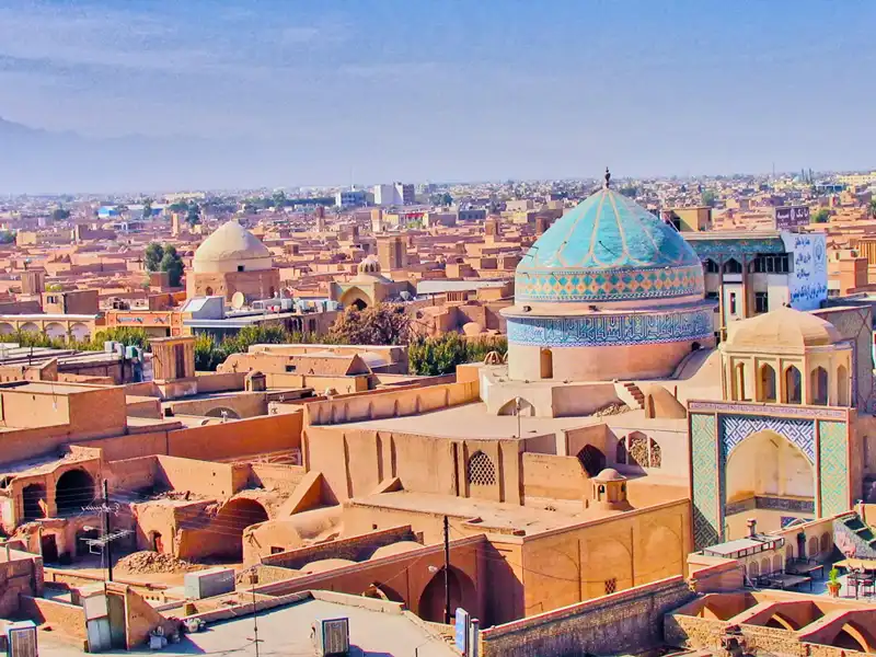 سفر به یزد با خودرو شخصی در روزهای ابری