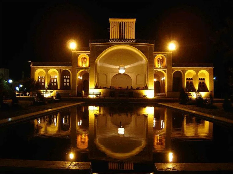 جاهای دیدنی یزد در شب