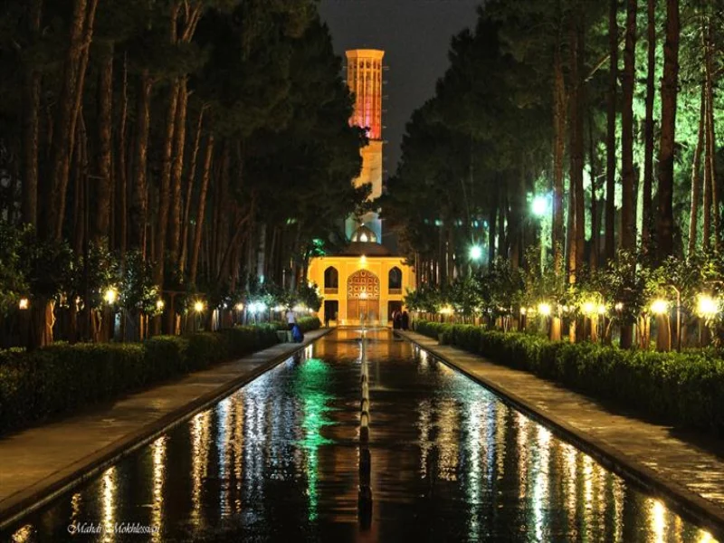 شب‌ها را در باغ دولت‌آباد قدم بزنید