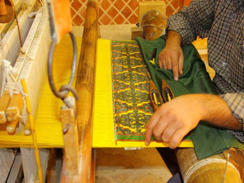 زری بافی یزد را به سوغات ببرید